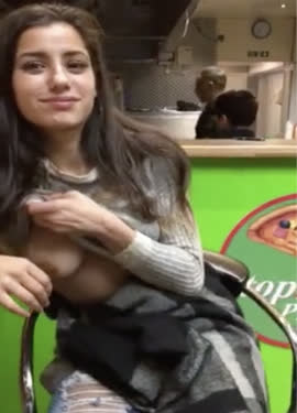 girl flashing her tits waiting on her pizza