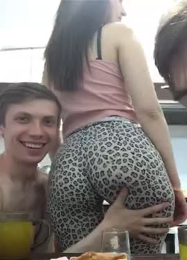 dude showing off friends ass on periscope