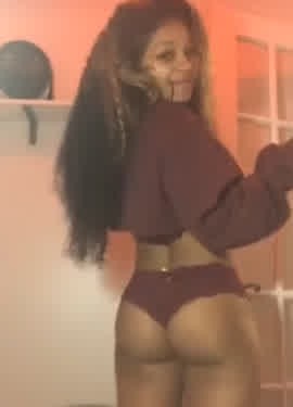 ebony shakes her ass on instagram live