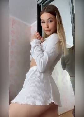russian teasing her ass on periscope