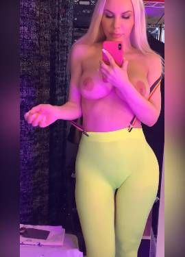 hot bimbo with a great ass and big tits