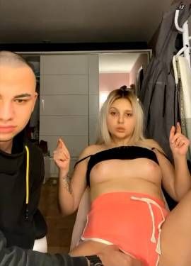 polish girl shows her tits and plays with her pussy live