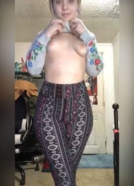 phat ass in tight leggings 