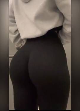 perfect booty in leggings